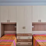 דירה By Near Di